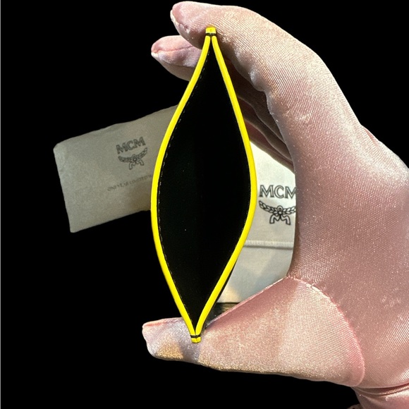 NIB Full Inclusion MCM Card Holder - Picture 3 of 7